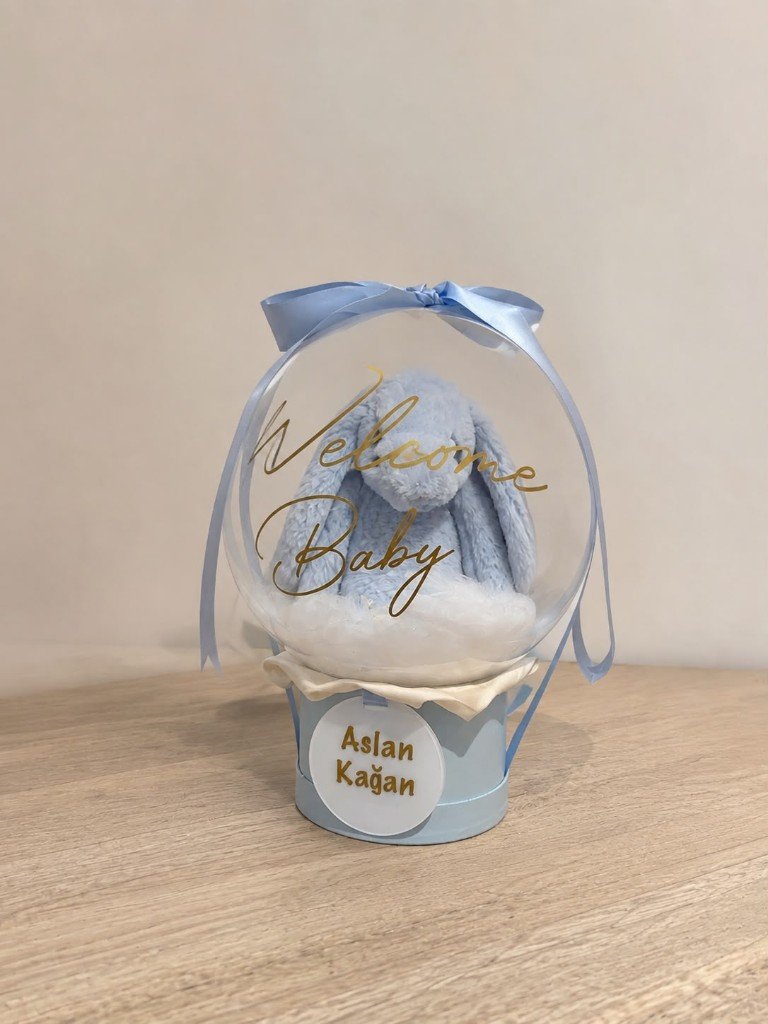“Welcome Baby” Mavi Peluş Tavşanlı Şeffaf Balon Sepeti (Erkek Bebek)